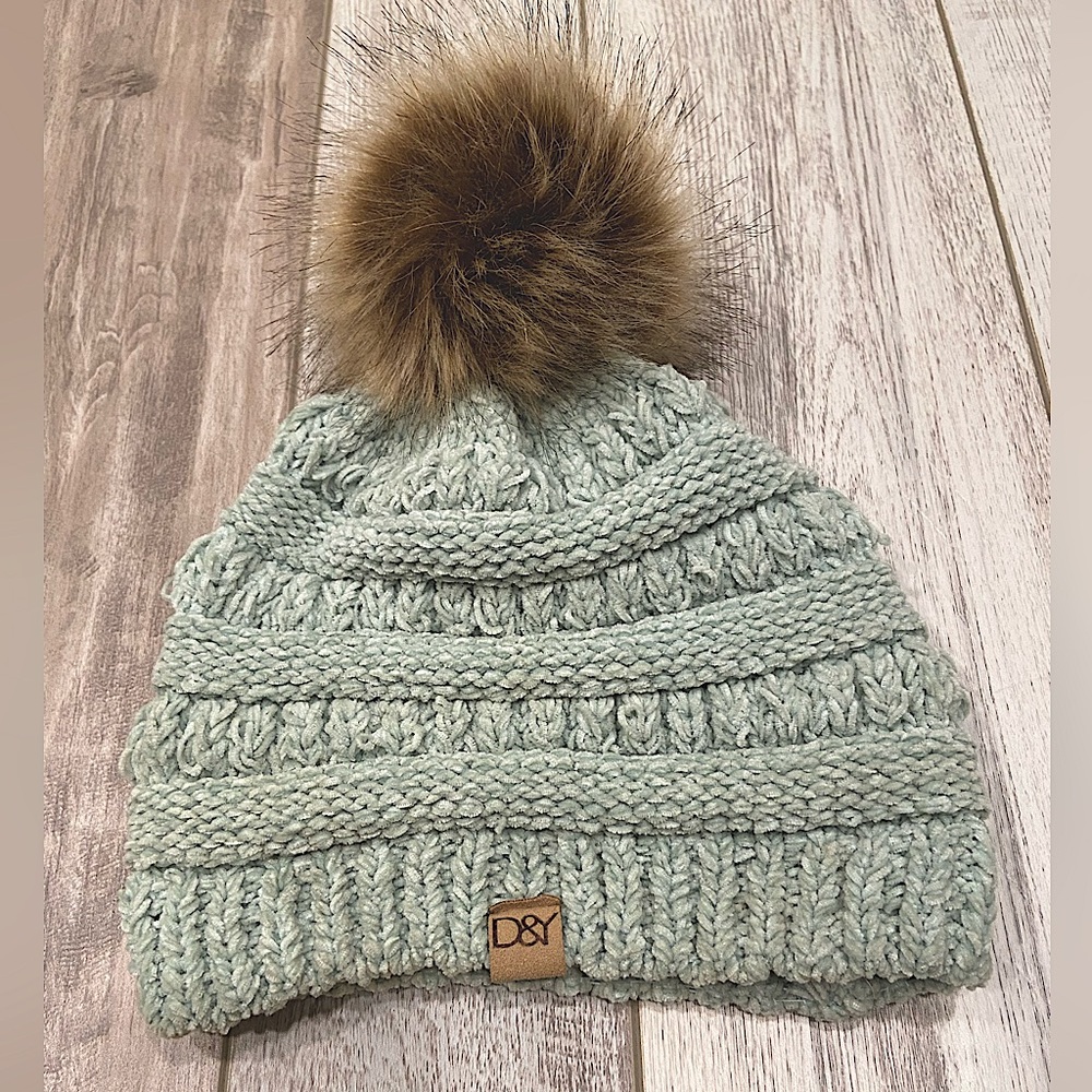 Women’s Knit Beanie Mint One Size New without Tage David & Young Pom Pom Fur Top